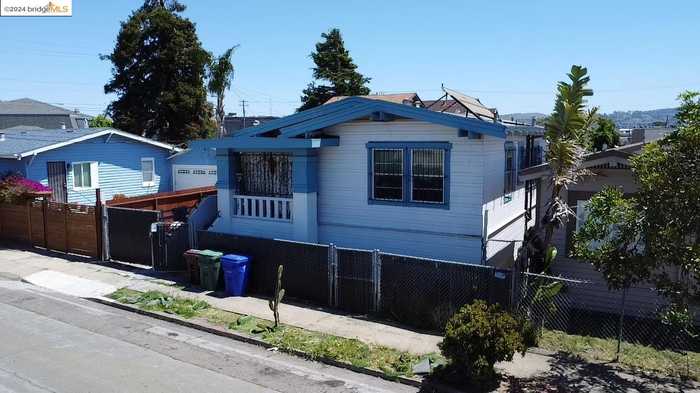 photo 1: 164 18Th St, Richmond CA 94801