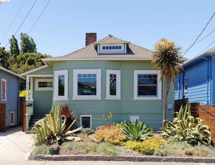 photo 1: 6525 Herzog St, Oakland CA 94608