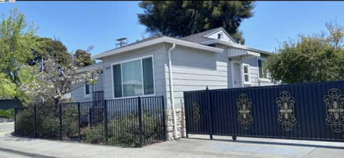 photo 2: 21828 Redwood Rd, Castro Valley CA 94546