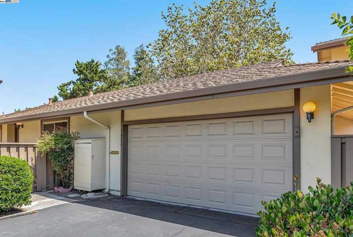 photo 1: 1622 Candelero Dr, Walnut Creek CA 94598