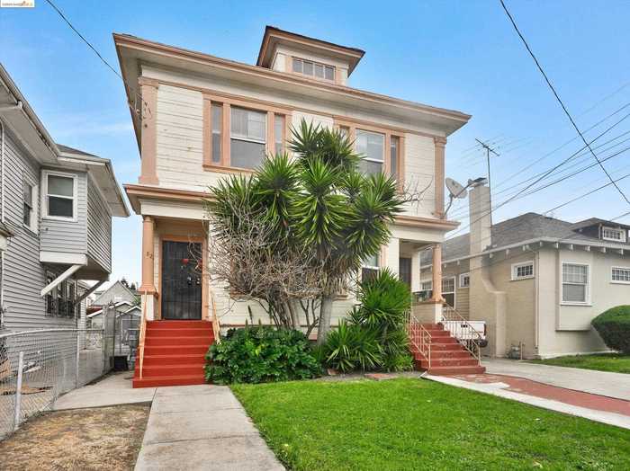 photo 1: 820 52nd St, Oakland CA 94608