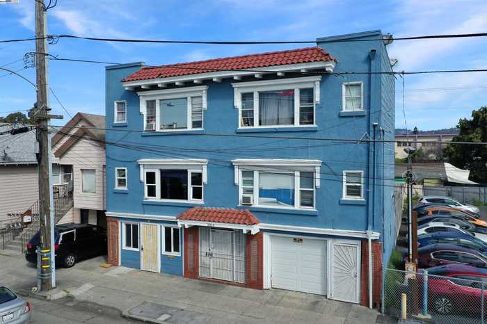 photo 1: 3314 Farnam St, Oakland CA 94601