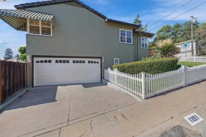 photo 1: 1221 Sandelin Ave, San Leandro CA 94577