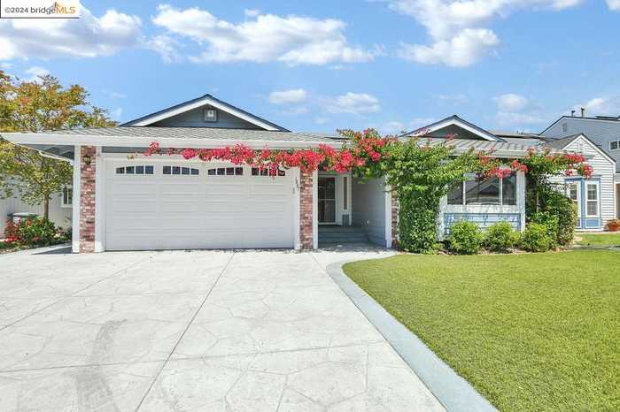 photo 1: 1887 Dolphin Pl, Discovery Bay CA 94505