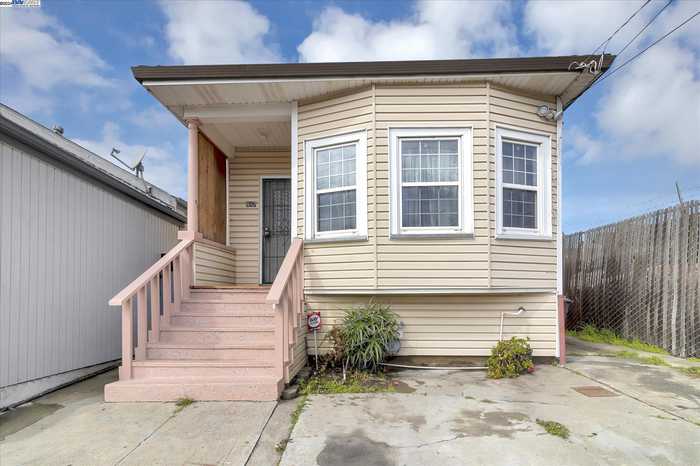 photo 1: 917 26Th Ave, Oakland CA 94601