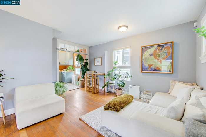 photo 2: 1020 E 19Th St, Oakland CA 94606