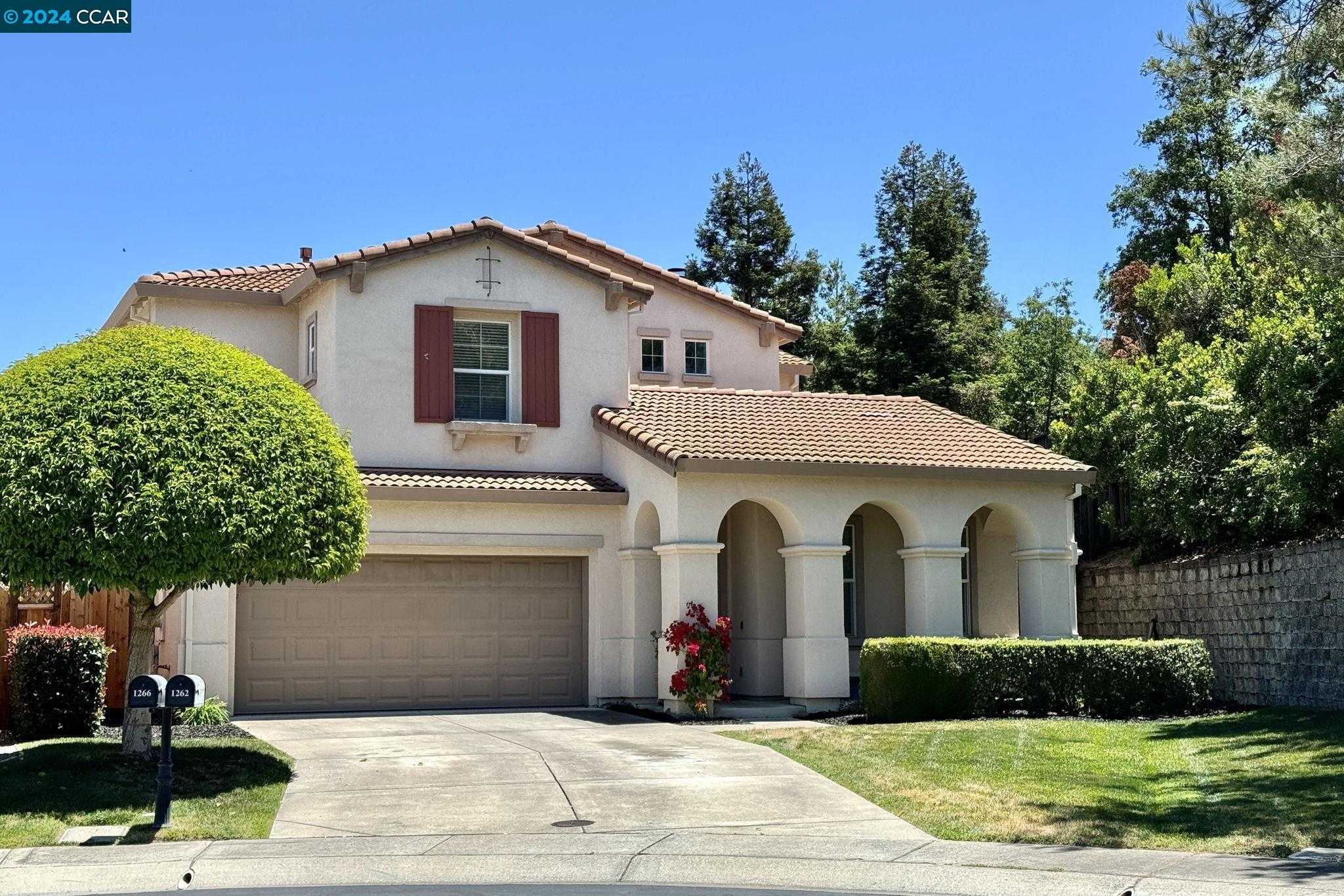 photo 1: 1262 Peregrine Ct, Concord CA 94521