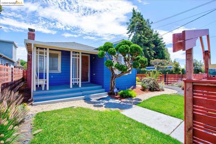 photo 1: 1000 102nd Avenue, Oakland CA 94603