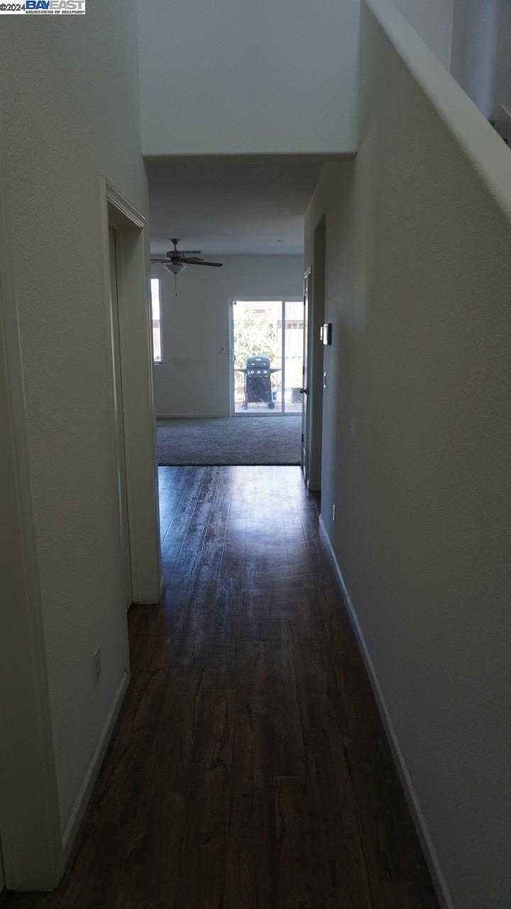 photo 3: 639 Sandstone Dr, Stockton CA 95206