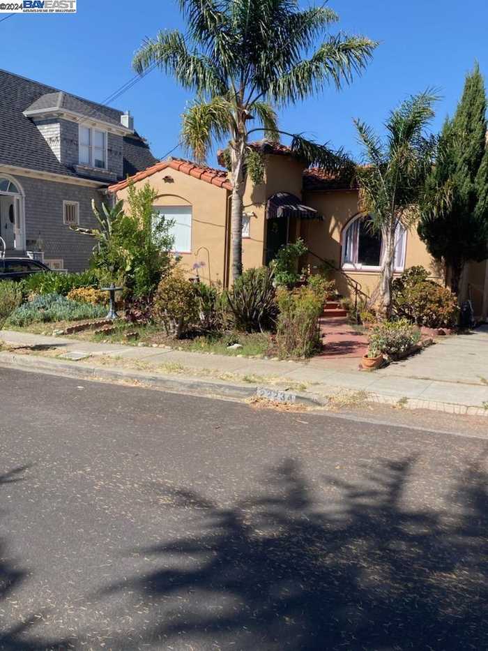 photo 2: 22234 Prospect St, Hayward CA 94541