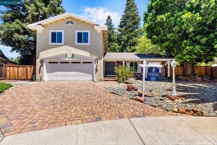 photo 2: 2980 Parrin Ct, Concord CA 94518