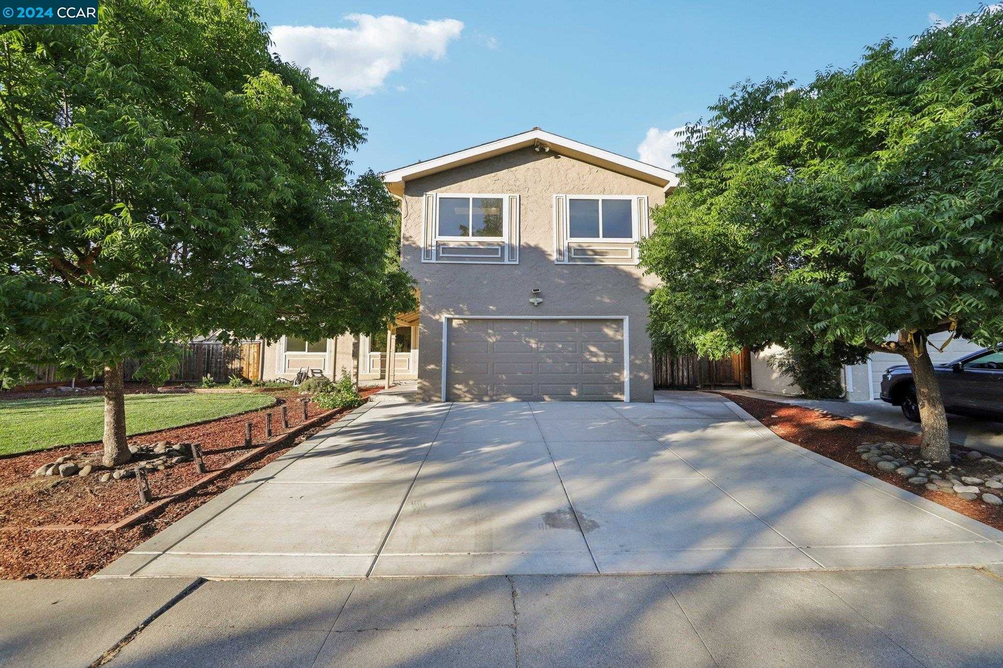 photo 1: 890 Brittany Ln, Concord CA 94518