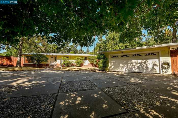 photo 2: 1890 Vicki Ln, Pleasant Hill CA 94523