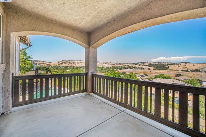 photo 2: 1385 Souza Dr, El Dorado Hills CA 95762