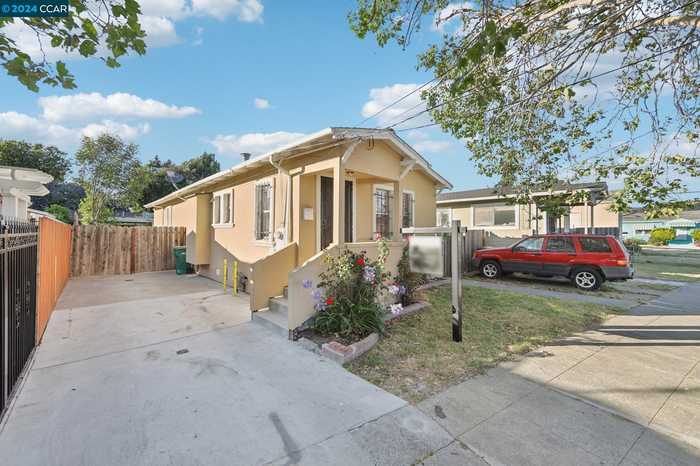 photo 2: 1833 100TH Avenue, Oakland CA 94603