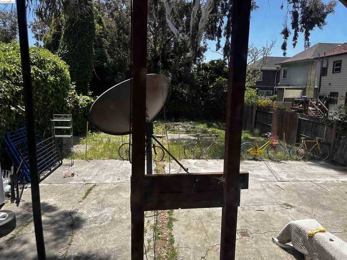 photo 9: 601 32nd Street, Oakland CA 94609