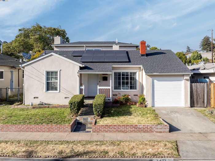 photo 1: 1472 Mariposa St, Richmond CA 94804