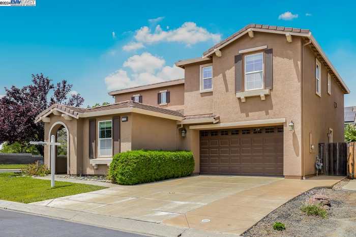 photo 1: 5288 Fern Ridge Cir, Discovery Bay CA 94505