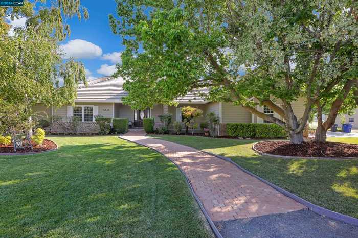 photo 1: 6840 Balfour Rd, Brentwood CA 94513