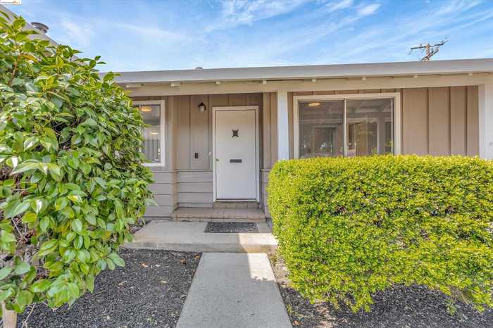 photo 2: 4610 Regina Ln, Concord CA 94521