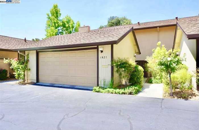 photo 1: 1821 Countrywood Ct, Walnut Creek CA 94598