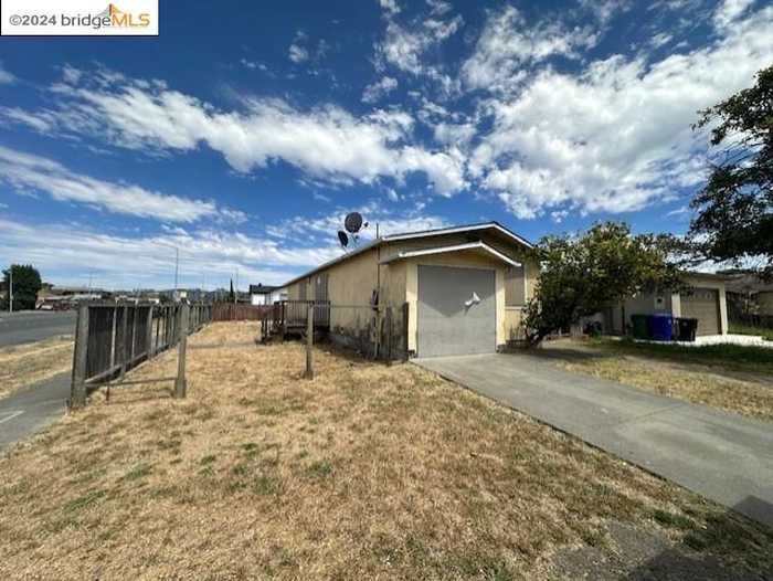 photo 2: 500 S 15Th St, Richmond CA 94804