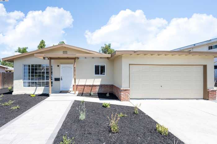 photo 1: 5071 Clayton Rd, Concord CA 94521