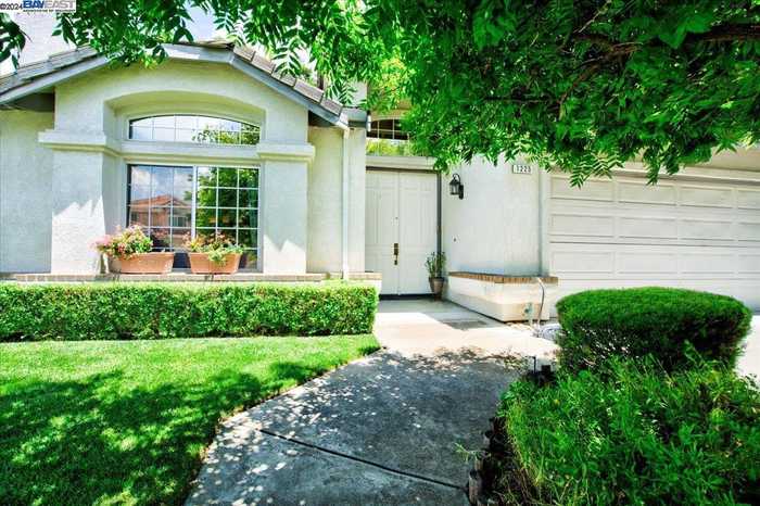 photo 1: 1225 Riesling Cir, Livermore CA 94550