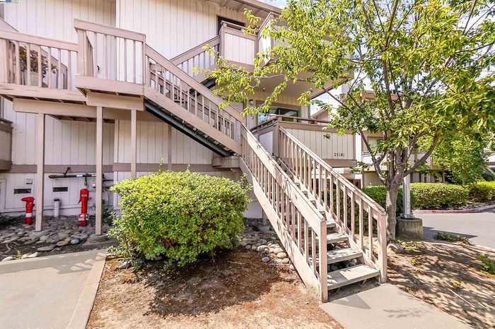 photo 2: 25181 Copa Del Oro Dr Unit 102, Hayward CA 94545