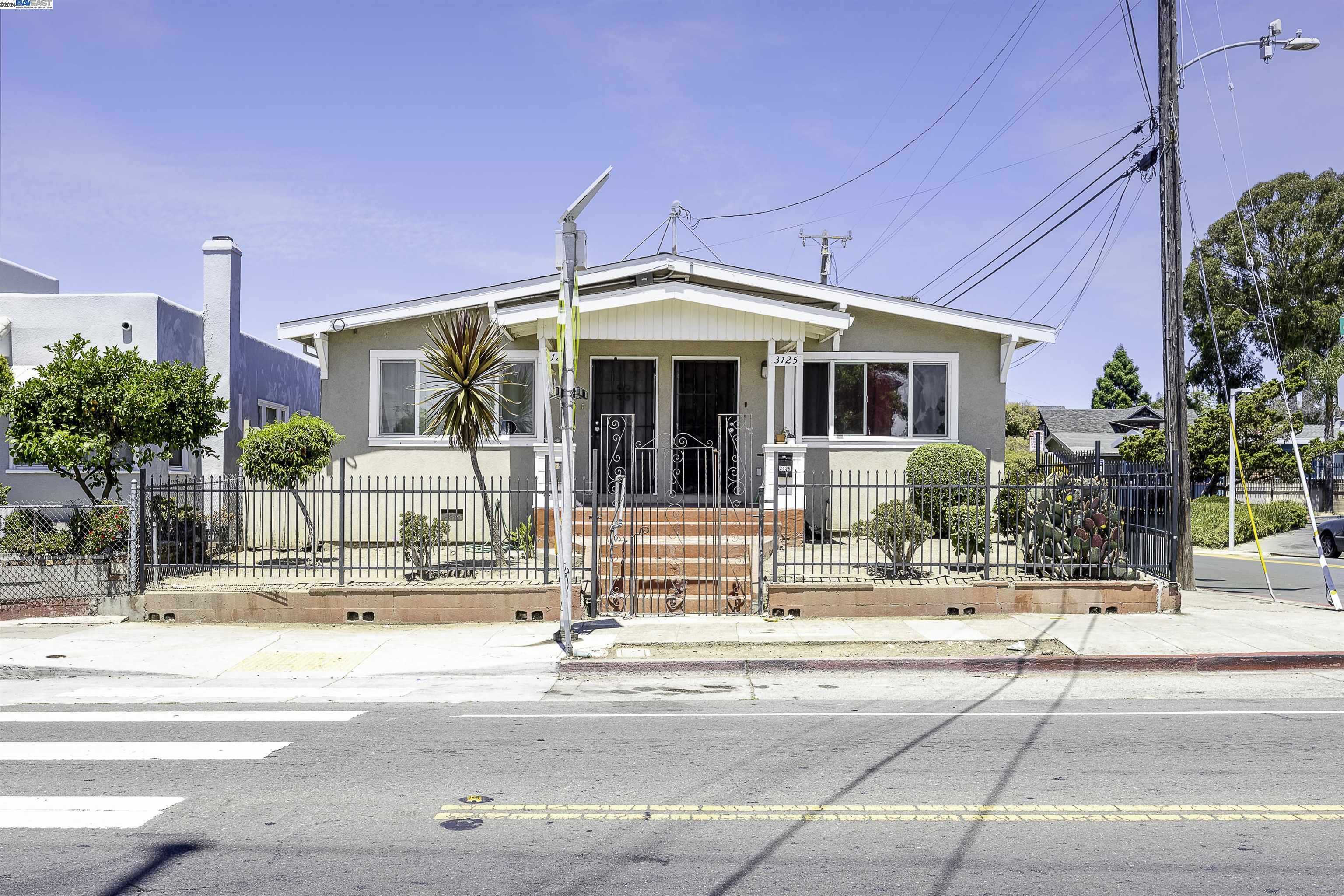 photo 1: 3125 35th Ave, Oakland CA 94619