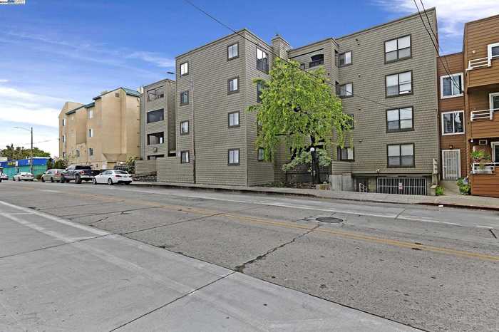 photo 2: 2917 Macarthur Blvd Unit 2B, Oakland CA 94602