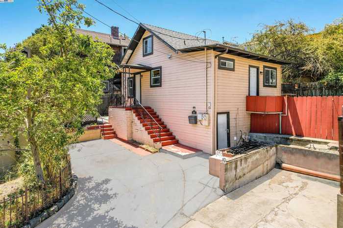 photo 1: 2821 Vallecito Pl, Oakland CA 94606