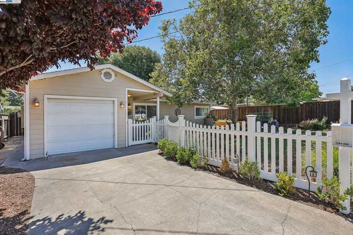 photo 2: 2838 Hillside Ave, Concord CA 94520