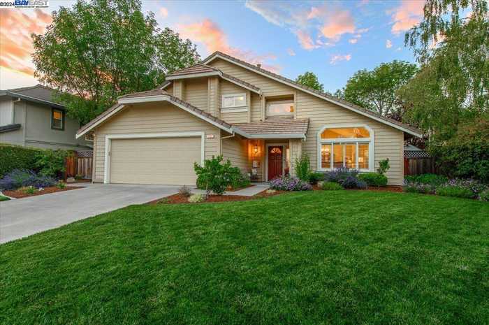 photo 1: 702 Daisyfield Drive, Livermore CA 94551