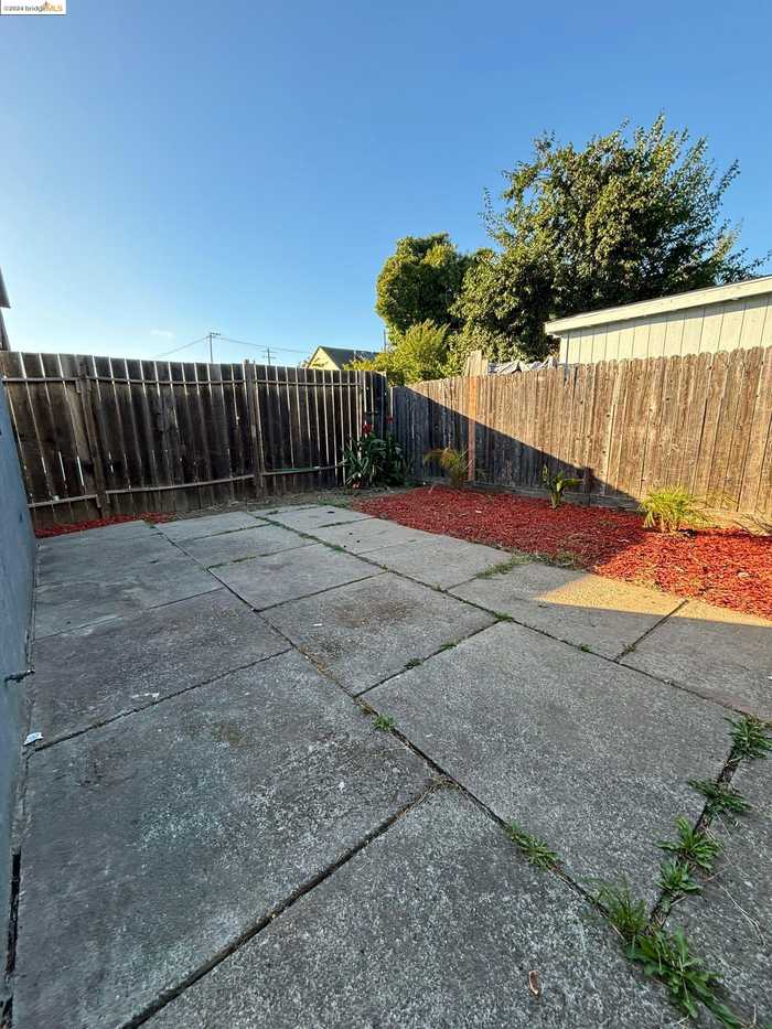 photo 7: 10600 Pippin St, Oakland CA 94603