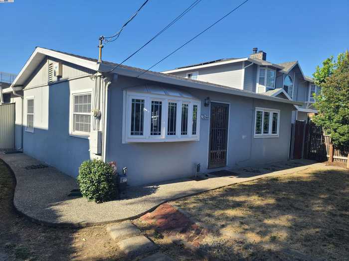 photo 1: 2044 Vivian St, Castro Valley CA 94546