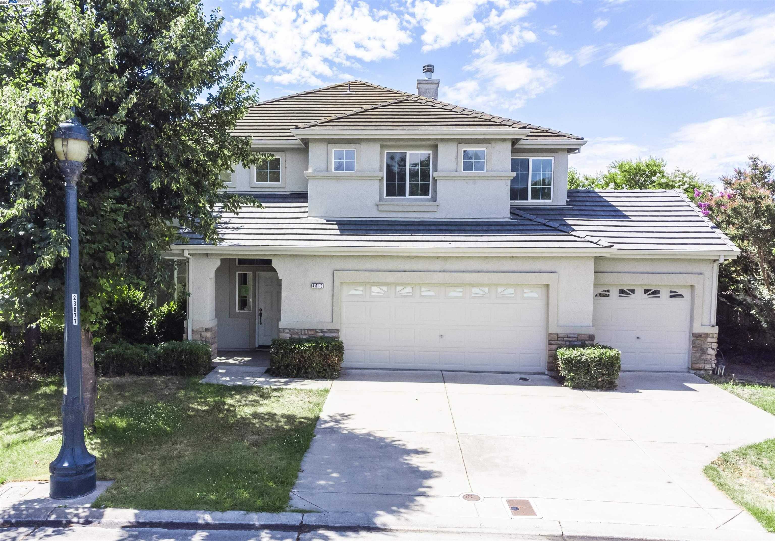 photo 1: 4010 Pine Lake Cir, Stockton CA 95219