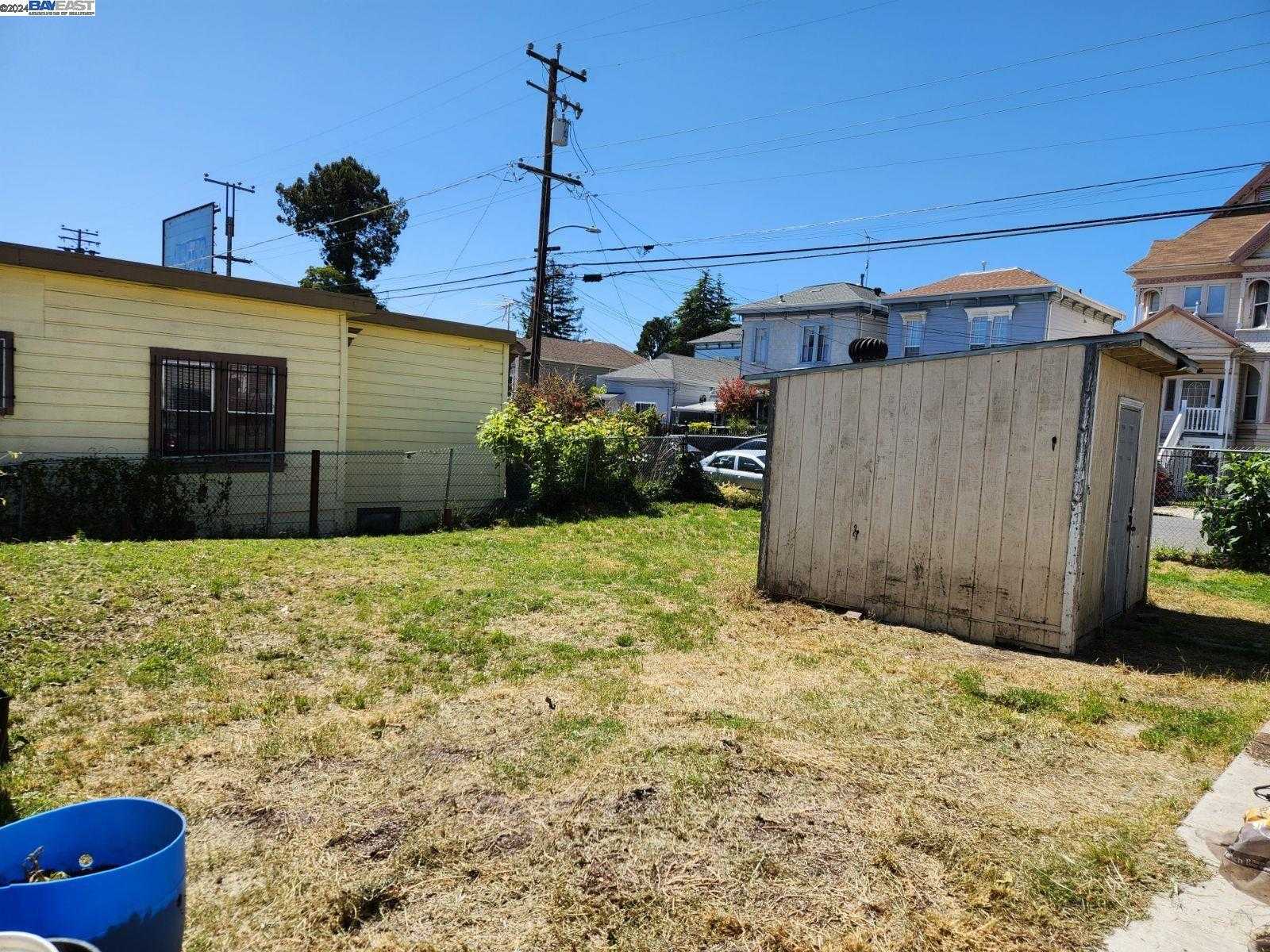 photo 2: 1636 13Th Ave, Oakland CA 94606