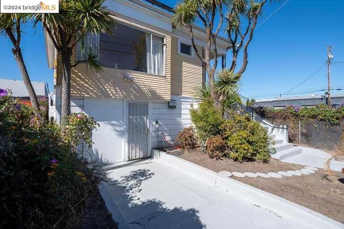 photo 2: 1218 28Th St, Oakland CA 94608