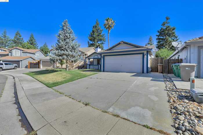 photo 2: 325 Raven Ln, Lodi CA 95240