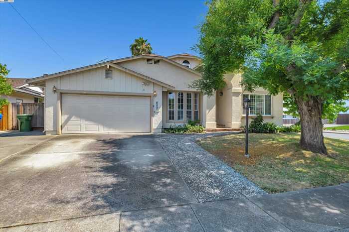 photo 1: 602 Venus Court, Fremont CA 94539