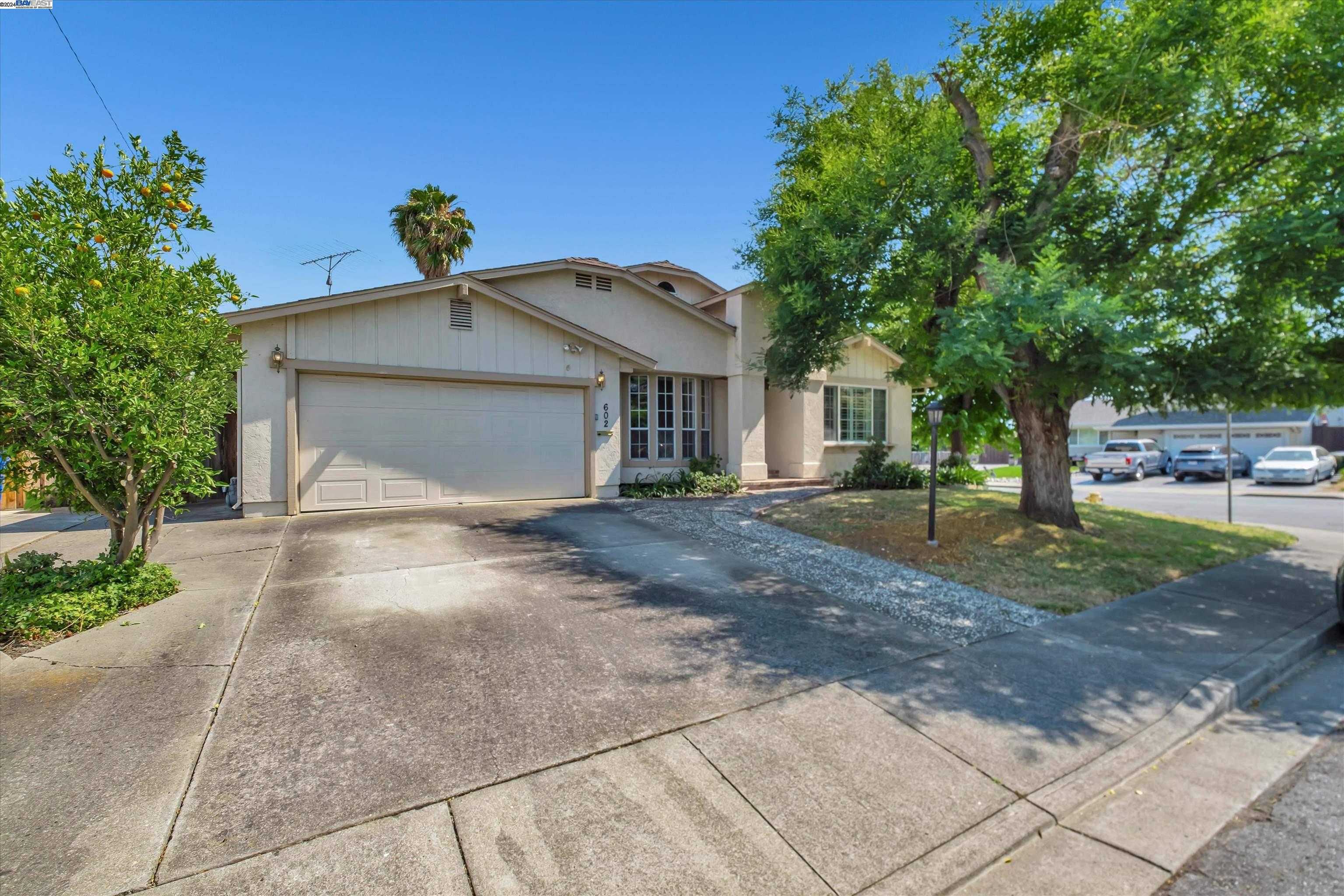 photo 2: 602 Venus Court, Fremont CA 94539