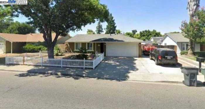 photo 1: 2521 E Orangeburg, Modesto CA 95355