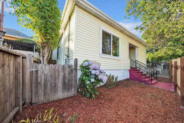 photo 2: 2211 24Th Ave, Oakland CA 94601