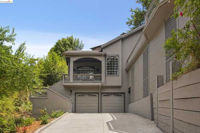 photo 2: 6512 Girvin Dr, Oakland CA 94611