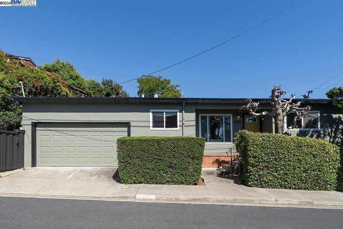 photo 1: 1637 Cypress Ave, Richmond CA 94805