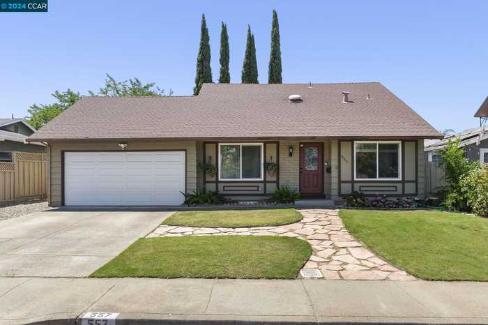 photo 1: 557 Alameda Dr, Livermore CA 94551