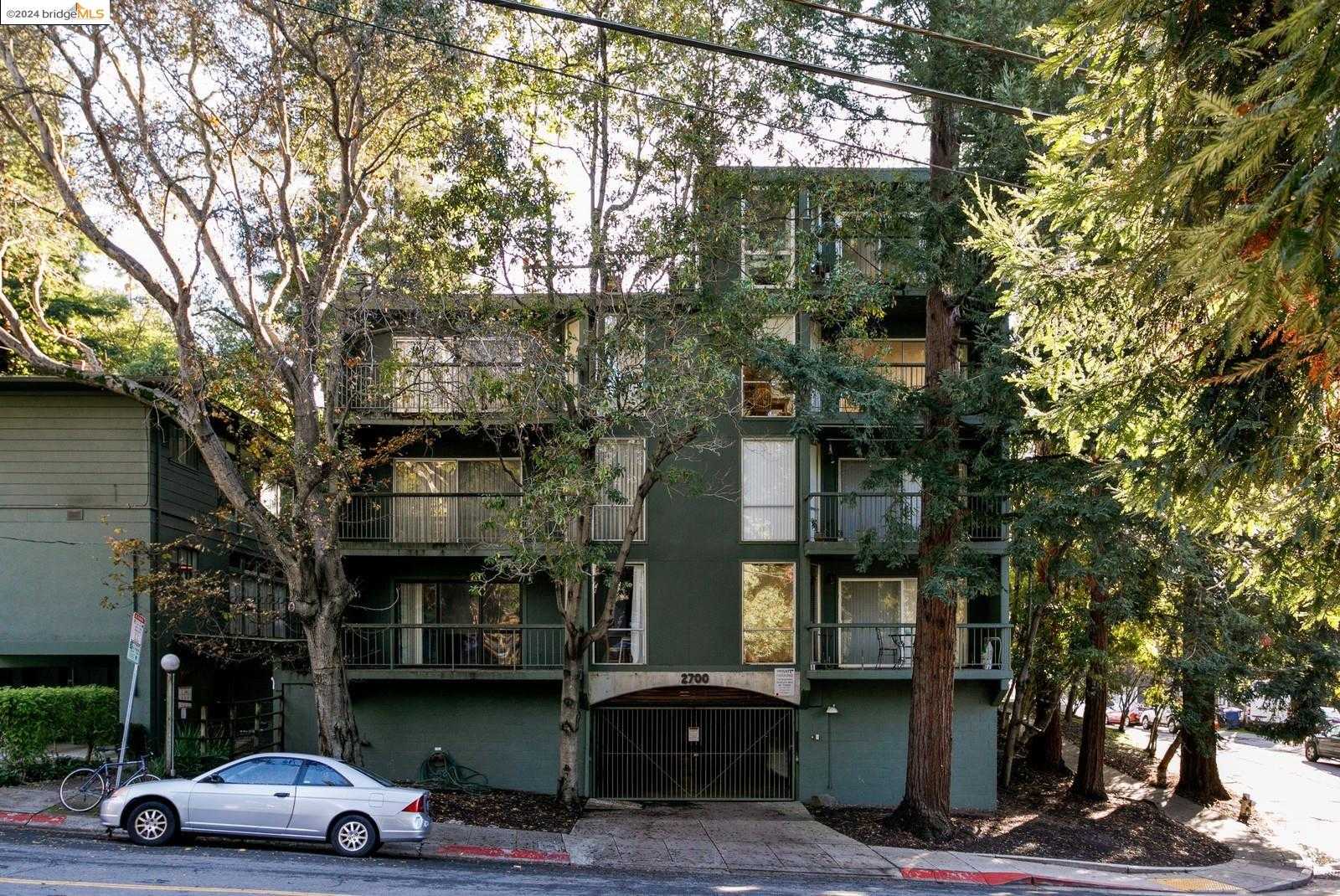 photo 3: 2700 Le Conte Ave Unit 201, Berkeley CA 94709