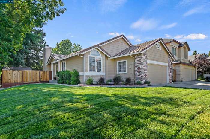 photo 2: 993 Wynn Cir, Livermore CA 94550