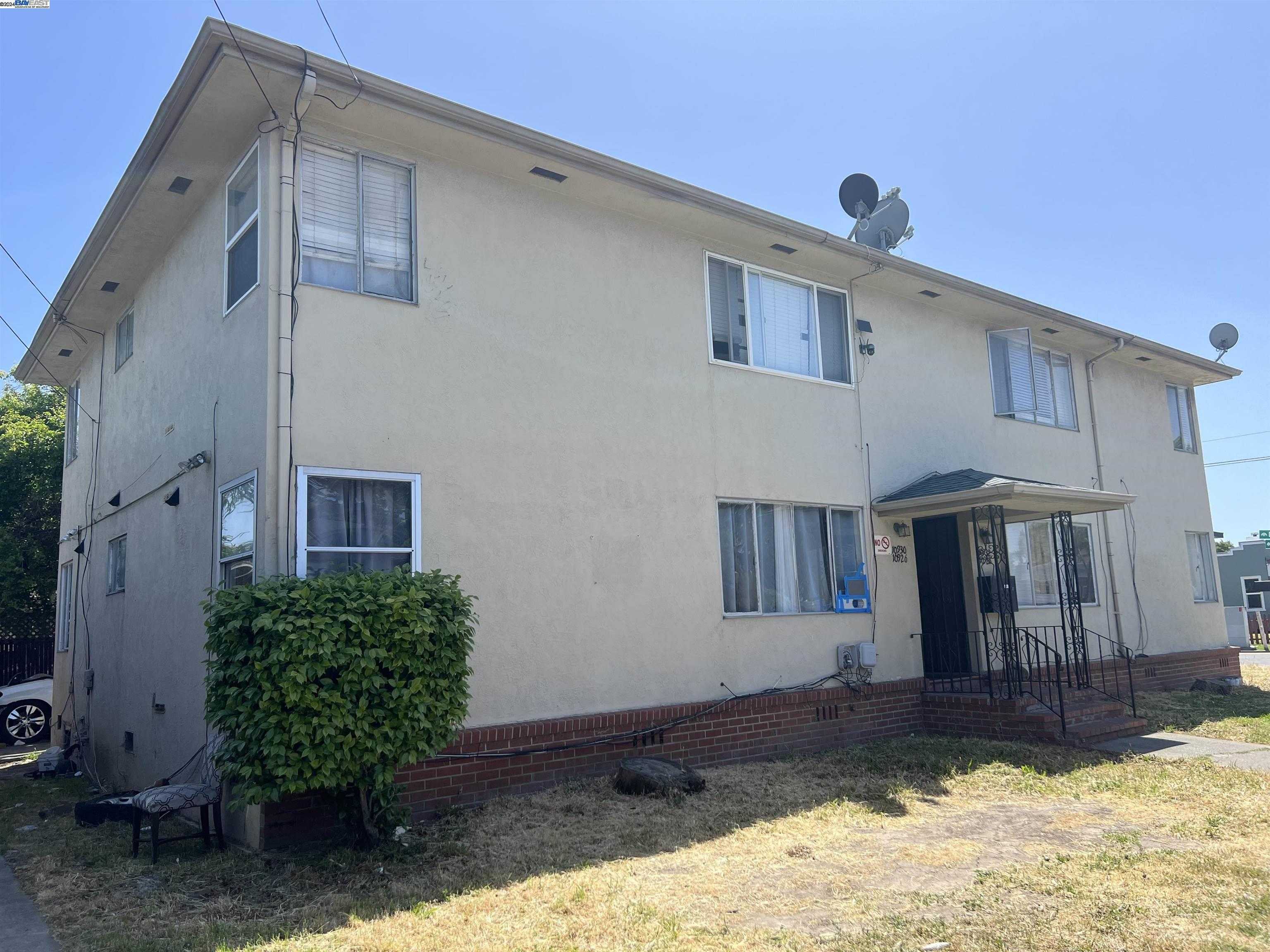 photo 1: 10926 Bancroft Ave, Oakland CA 94603